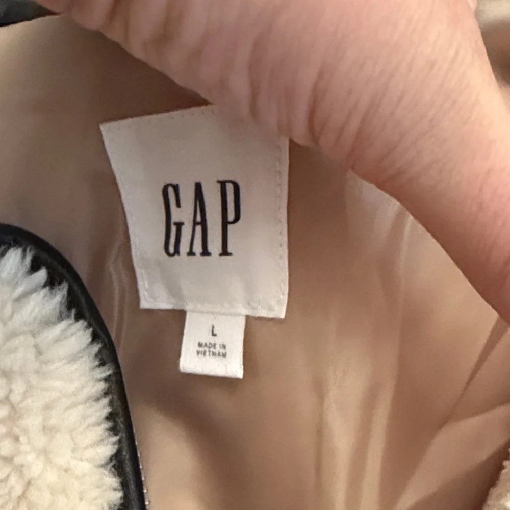 GAP Cream Sherpa Jacket with Black Trim - Picture 3 of 6